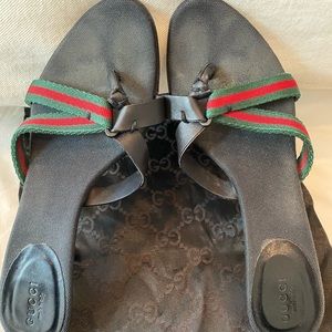 Gucci Kitten heel sandals in leather and green and red canvas